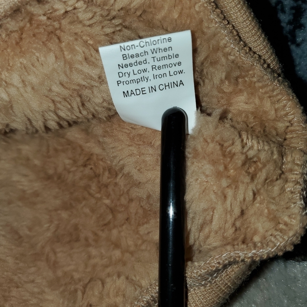 Super Soft Boutique Brand Hooded Sweatshirt - Picture 9 of 10